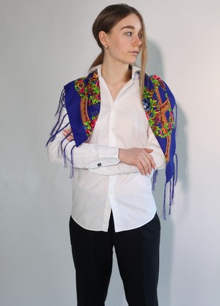 Decorated shirt with Ukrainian hustka