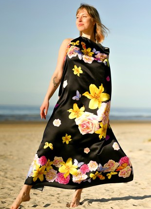 Gorgeous silk dress-shawl "Garden of the Soul". With a unique author's print. The know-how of the brand is a special fastening system. 136x136 sm.