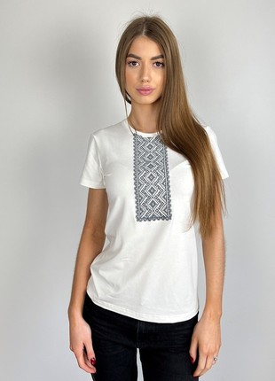 women's t-shirt with "Vinnychanka" embroidery, milk1 photo