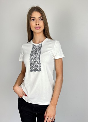 women's t-shirt with "Vinnychanka" embroidery, milk2 photo