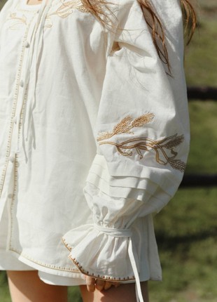 Free cut shirt with embroidered spikes5 photo