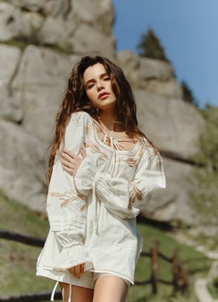 Free cut shirt with embroidered spikes2 photo