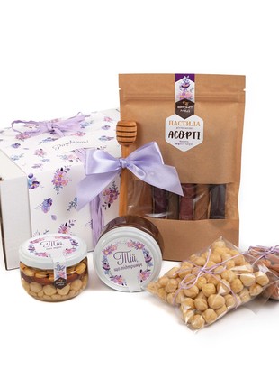 Gift set for Mother's Day "Bloom" honey desserts and nuts
