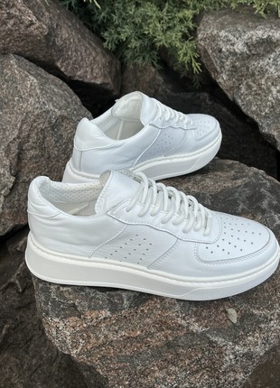 Women's white leather sneakers Old white