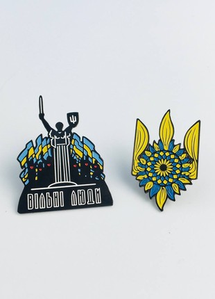 2 pcs badge set of / Ukrainian symbols "Free People"