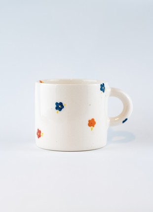 Ceramic mug with flowers