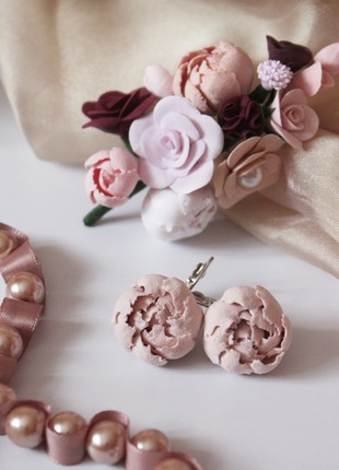 Handmade earrings and brooch with flowers