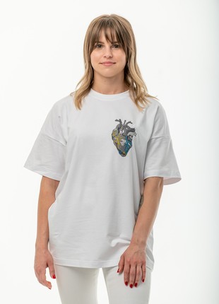 Unisex t-shirt with embroidery "Heart of steal" white