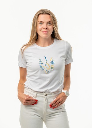 Women's t-shirt with embroidery "Picturesque Ukrainian coat of arms" white3 photo