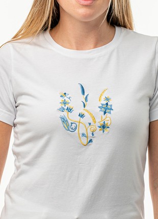 Women's t-shirt with embroidery "Picturesque Ukrainian coat of arms" white2 photo
