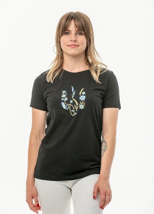 Women's t-shirt with embroidery "Picturesque Ukrainian coat of arms" black