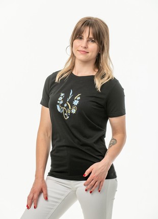 Women's t-shirt with embroidery "Picturesque Ukrainian coat of arms" black3 photo