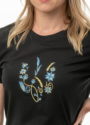 Women's t-shirt with embroidery "Picturesque Ukrainian coat of arms" black2 photo
