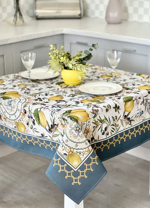 Tapestry tablecloth  137x137 cm. (54x54 in.)