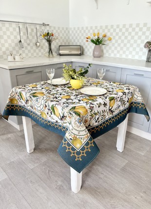 Tapestry tablecloth 137x180 cm. (54x70 in) tablecloth on the kitchen table