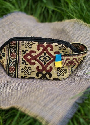 Textile women's Cosmetic bag/Bag "Shuttle" made of tapestry V.