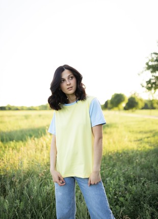 T-shirt “Lemon coloured + sky sleeves”