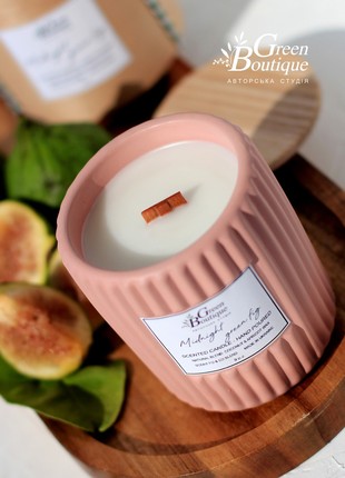 Natural  Coco Apricot Creme candle Midnight green fig (size L)