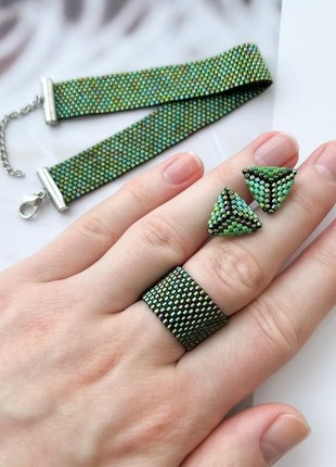 A set of jewelry made of green beads
