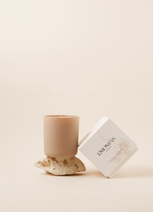 Candle in powdered glass "dahlia petals // sandalwood"