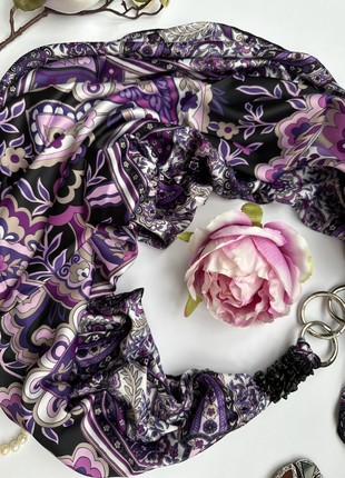 Scarf "Beauty fatal,, from the brand MyScarf. Decorated with natural sodalite