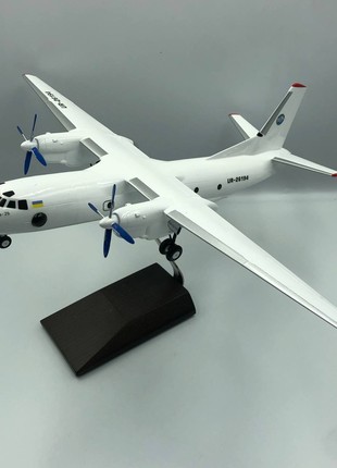 Exclusive model Antonov 26 UR-26194 scale 1:72 National Aviation Unversity
