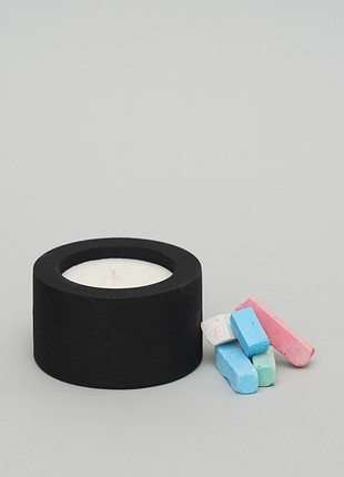 A candle with the aroma of mulled wine and cardamom for writing your wishes with a cotton wick
