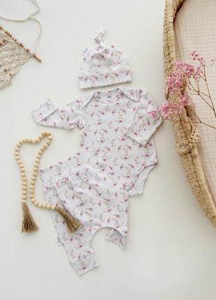 Organic baby set (bodysuit, hat, pants) from momma&kids brand
