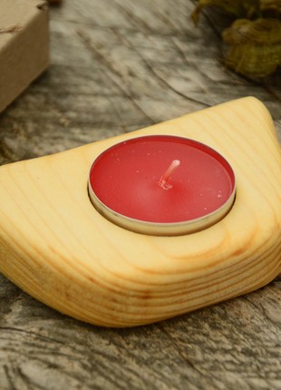 Wooden pine candlestick for a tea candle