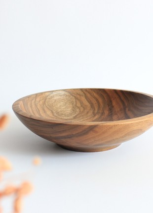 Serving bowl for nuts  or berry
