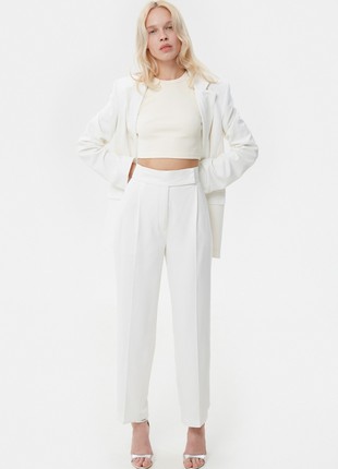 Milky cropped pants made of suit fabric with viscose