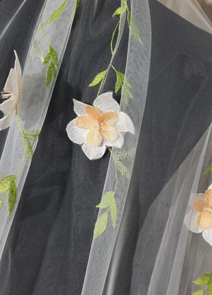 Colored flower veil, one tier, in lemon or peach style, long veil with floral embroidery in color 300 cm