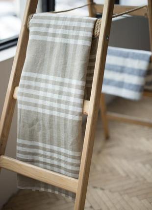 Linen checkered tablecloth1 photo