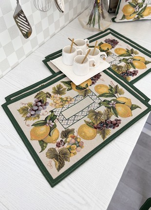 Set of 4 tapestry serving napkins for plates