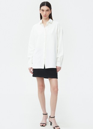 Loose-fit milky white shirt with "Nightingale" embroidery