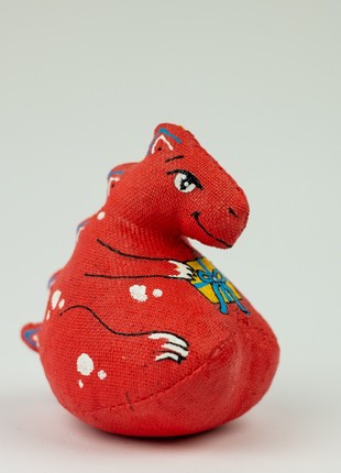 Textile souvenir-Dragon with a gift