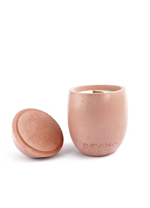 Exclusive soy wax scented candle in concreteby DEVINA pink - grapefruit and mint