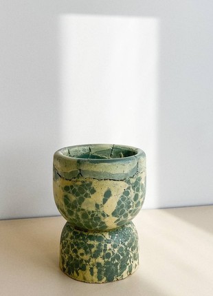 A pot made of concrete in the aging technique "craquelure" Figurnay, the color is green with yellow