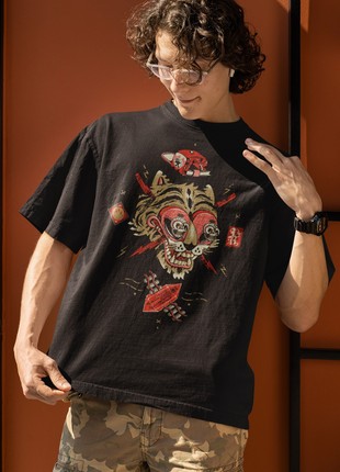 Stylish men's t-shirt with a "crazy tiger" print