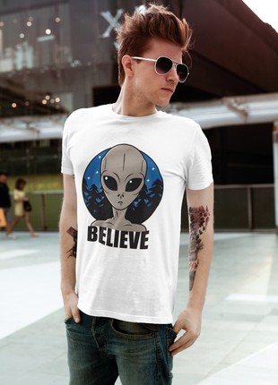 Stylish men's T-shirt with "believe" print