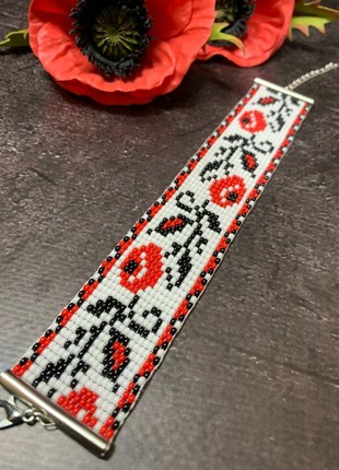 Bracelet Red roses from beads 16*4 cm B-007