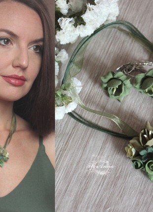 Green jewelry set of pendants and earrings7 photo