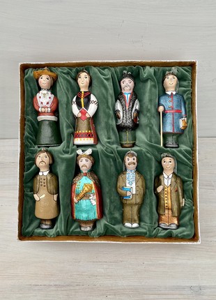 "FAMOUS UKRAINIANS" set in a handmade square box4 photo