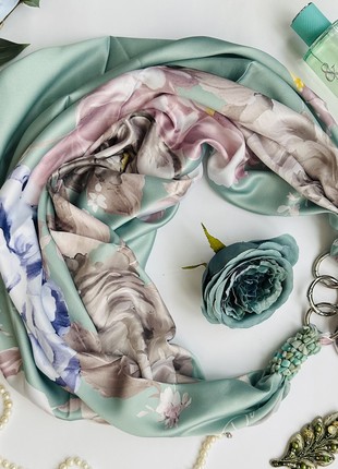 Scarf "Turquoise waltz::  from the brand MyScarf. Decorated with natural sodalite