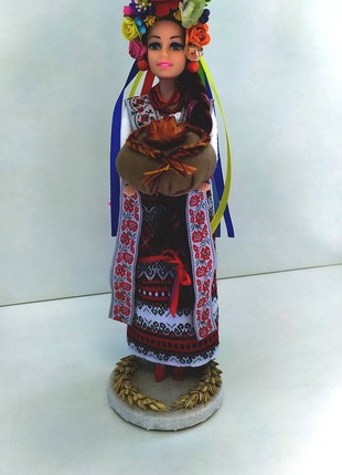 Ukrainka doll with a loaf of bread