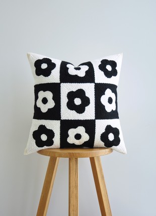 Punch needle pillow "Flowers"