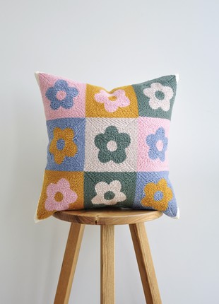 Punch needle pillow "Flowers"