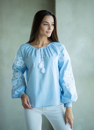 Woman's embroidered blouse 899-18/00