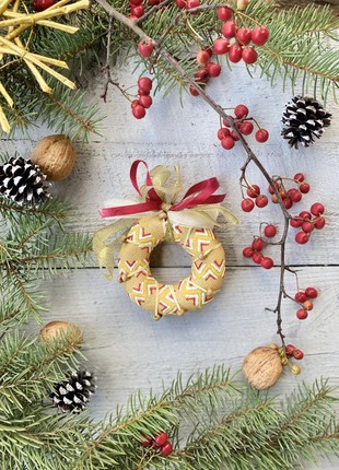 Christmas tree toy golden donut