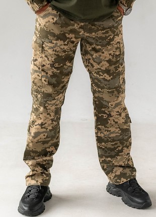 Tactical pants with pockets
